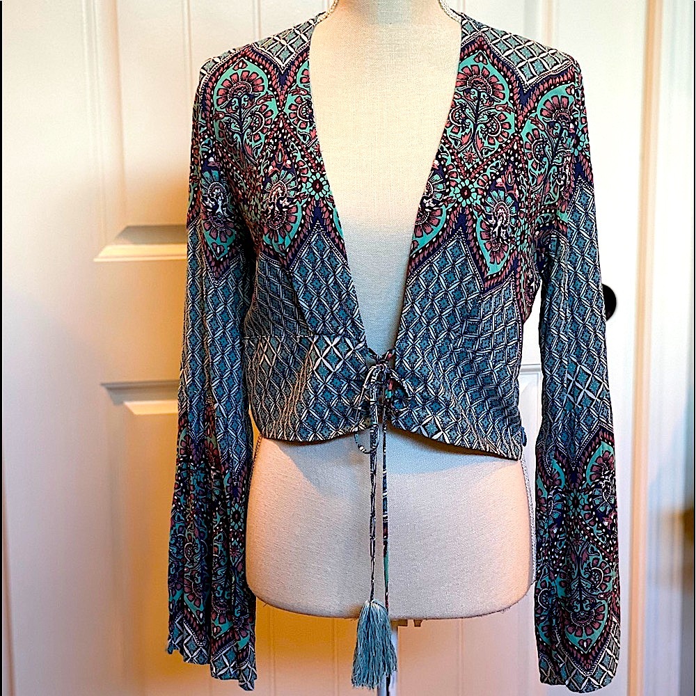 Adorable Cropped Bell Sleeved Tie Up Blouse